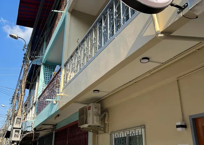 מלון Achcha - Itsaraphap Mrt Station - Wat Arun בנגקוק