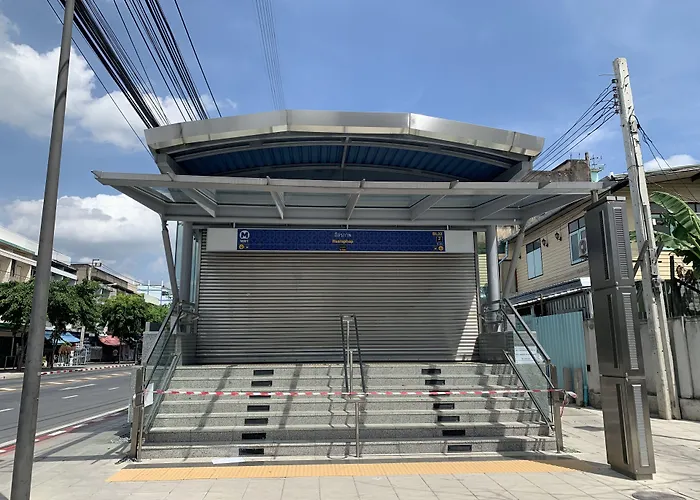 Achcha - Itsaraphap Mrt Station - Wat Arun