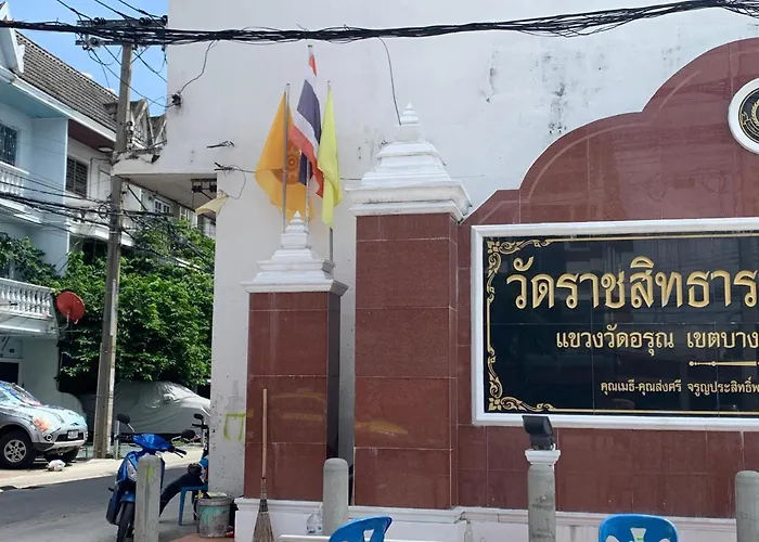Achcha - Itsaraphap Mrt Station - Wat Arun מלון